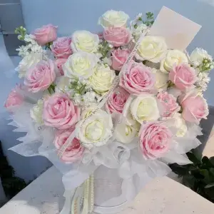FB12 Flowers box pink and white roses size XL