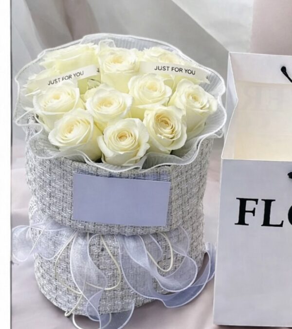 Xl50 Roses XL50 ช่อทวิต 11 white rose – Khongkwanflowers